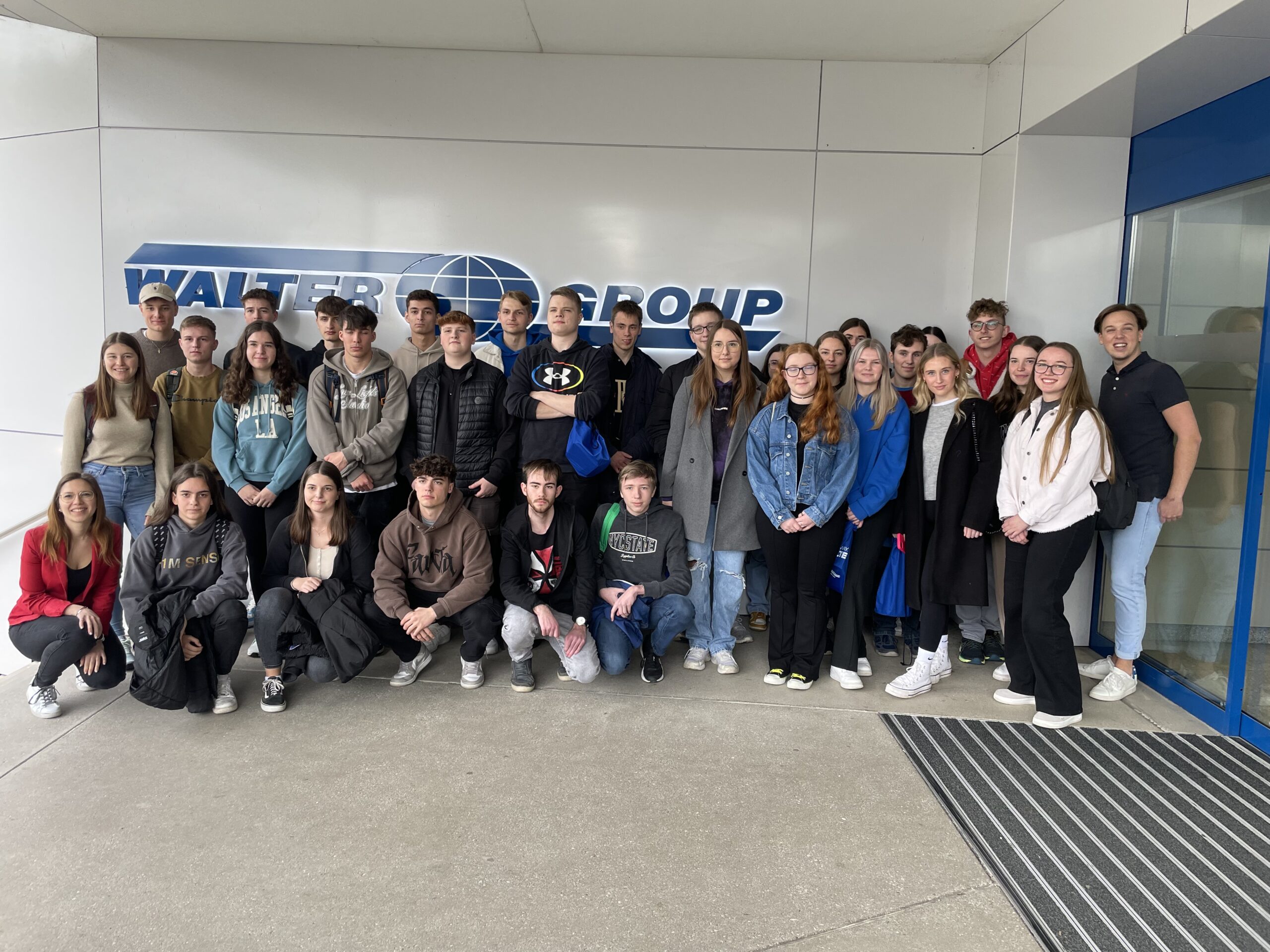 Exkursion der 4. Jahrgänge zu den Unternehmen LKW Walter Group und IKEA