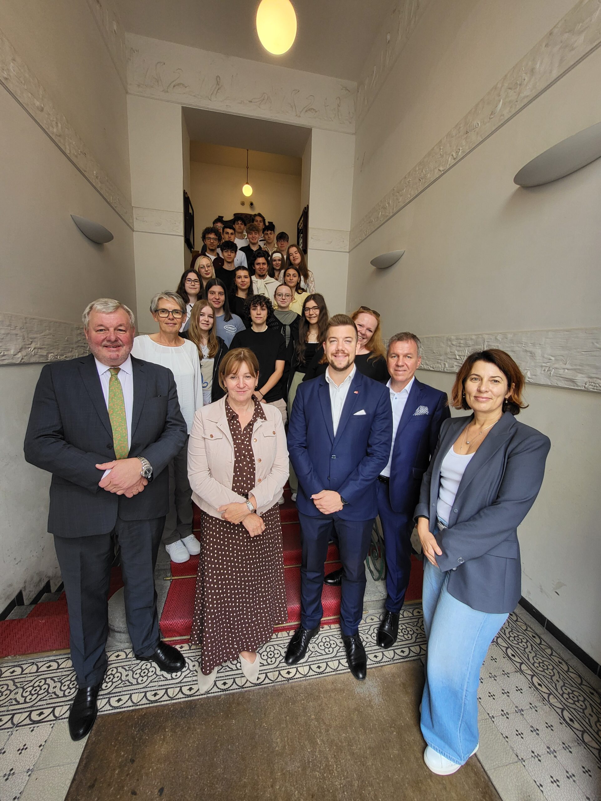 Grenzüberschreitende Kooperation: Betriebsausflug der Übungsfirmen der BHAK Horn nach Prag