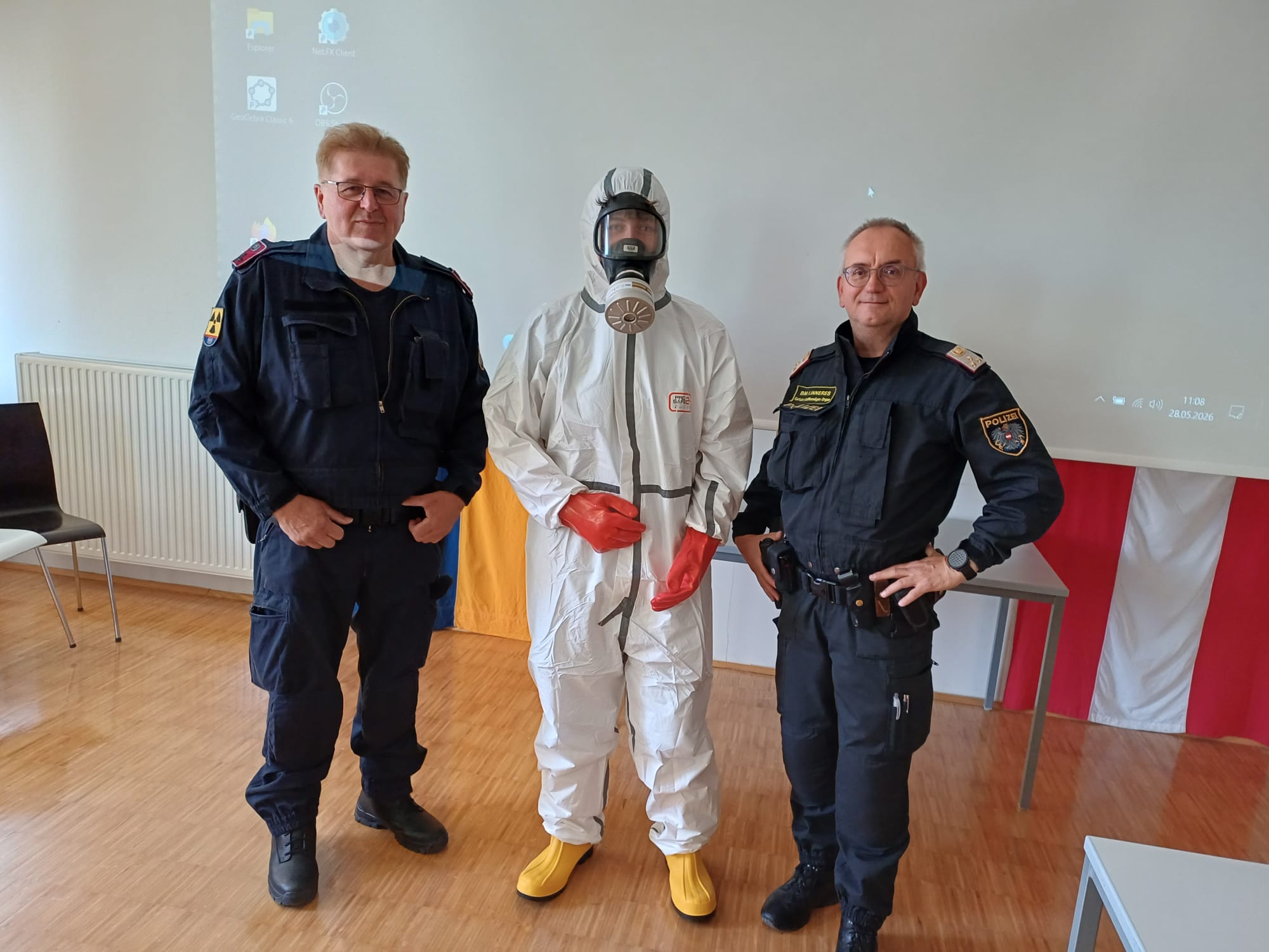 CyberHAK meets Polizei: Wenn der Unterricht zum Blaulichteinsatz wird!