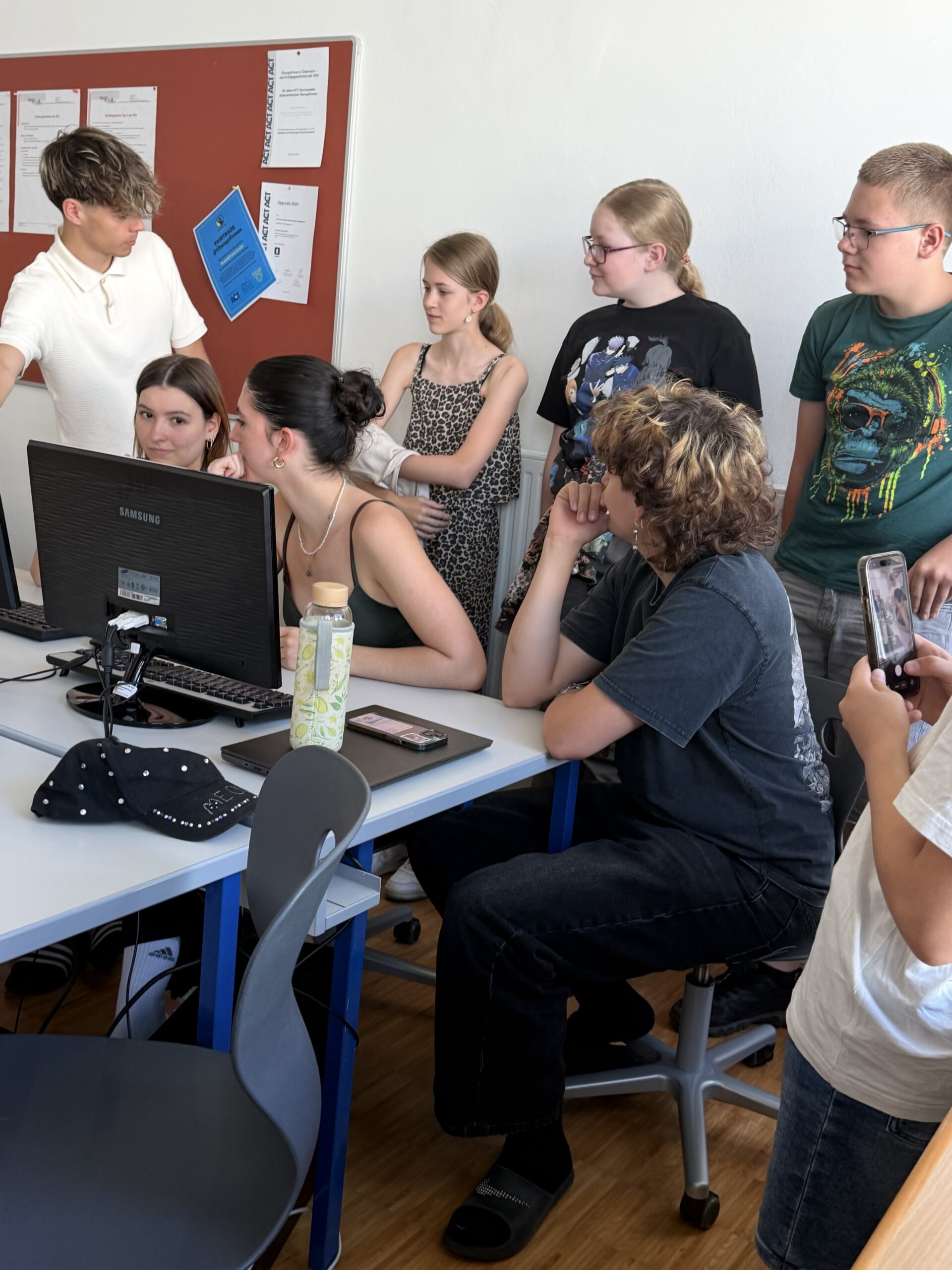 Die Mittelschule Weitersfeld schnuppert Übungsfirmenluft
